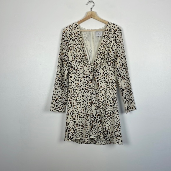 J.O.A. long sleeve plunged neckline Knot Front Leopard Print Mini Dress Size L - Picture 2 of 9